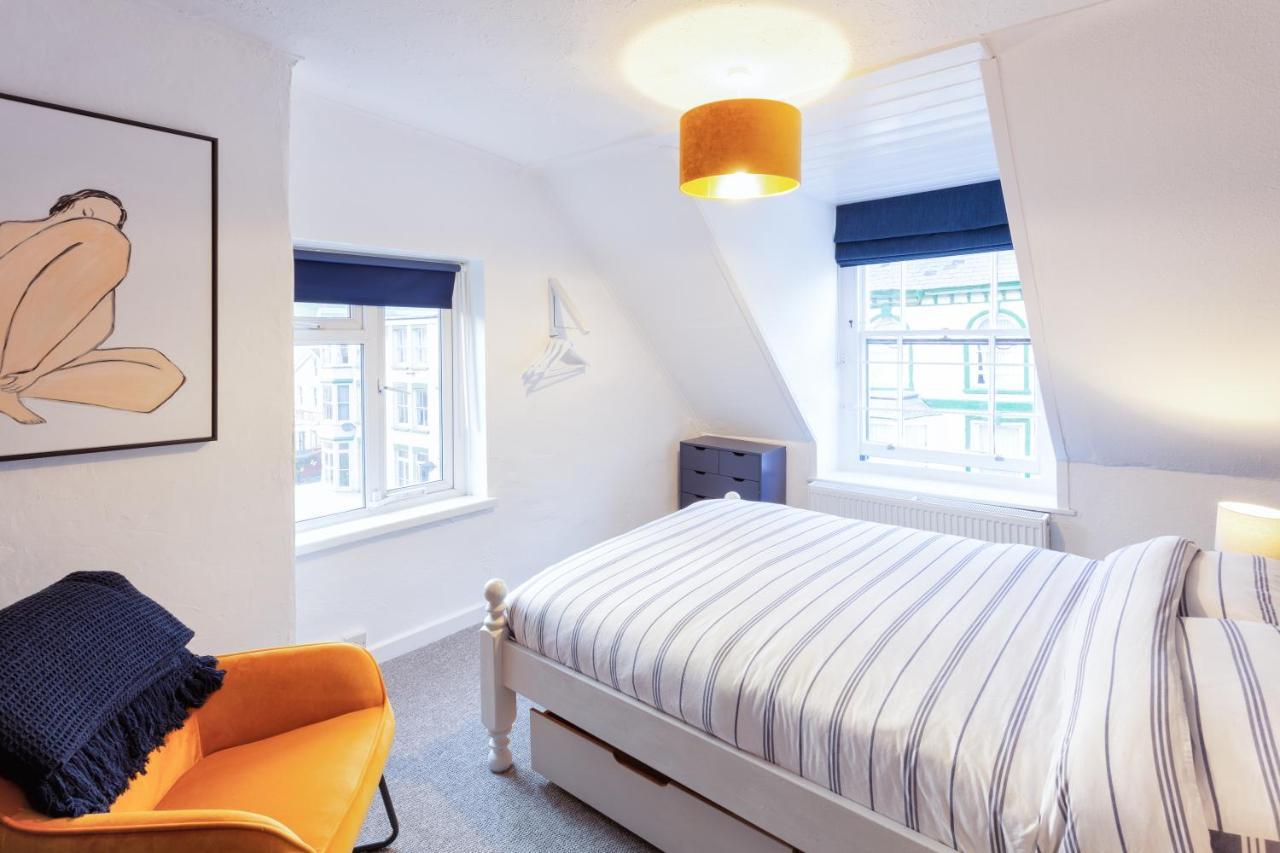 Ocean Backpackers Self-Catering Hostel 일프러컴 외부 사진