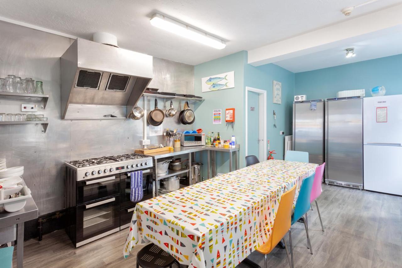 Ocean Backpackers Self-Catering Hostel 일프러컴 외부 사진