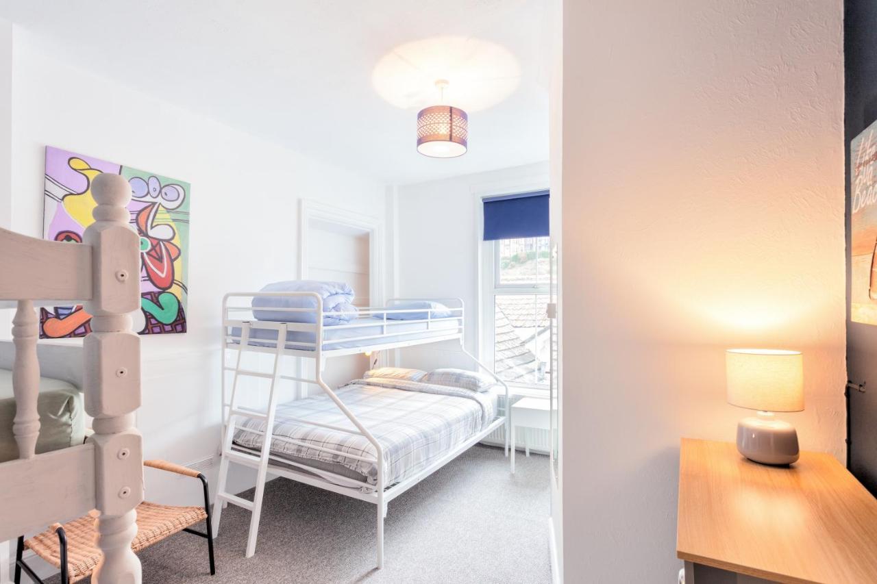 Ocean Backpackers Self-Catering Hostel 일프러컴 외부 사진