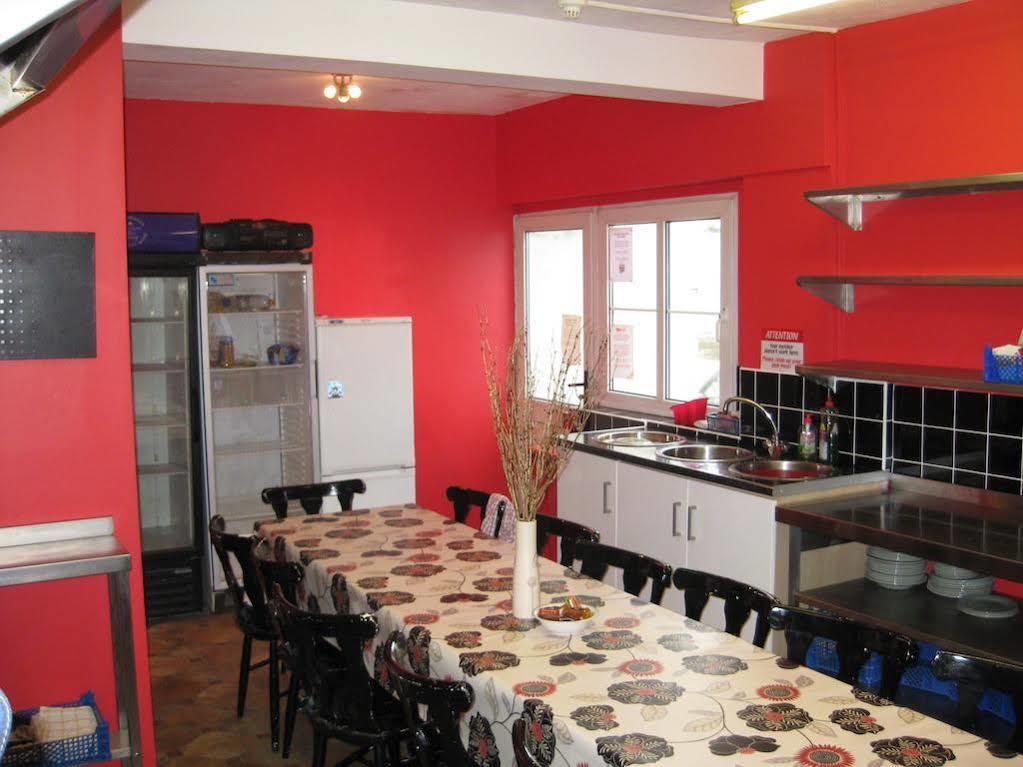 Ocean Backpackers Self-Catering Hostel 일프러컴 외부 사진