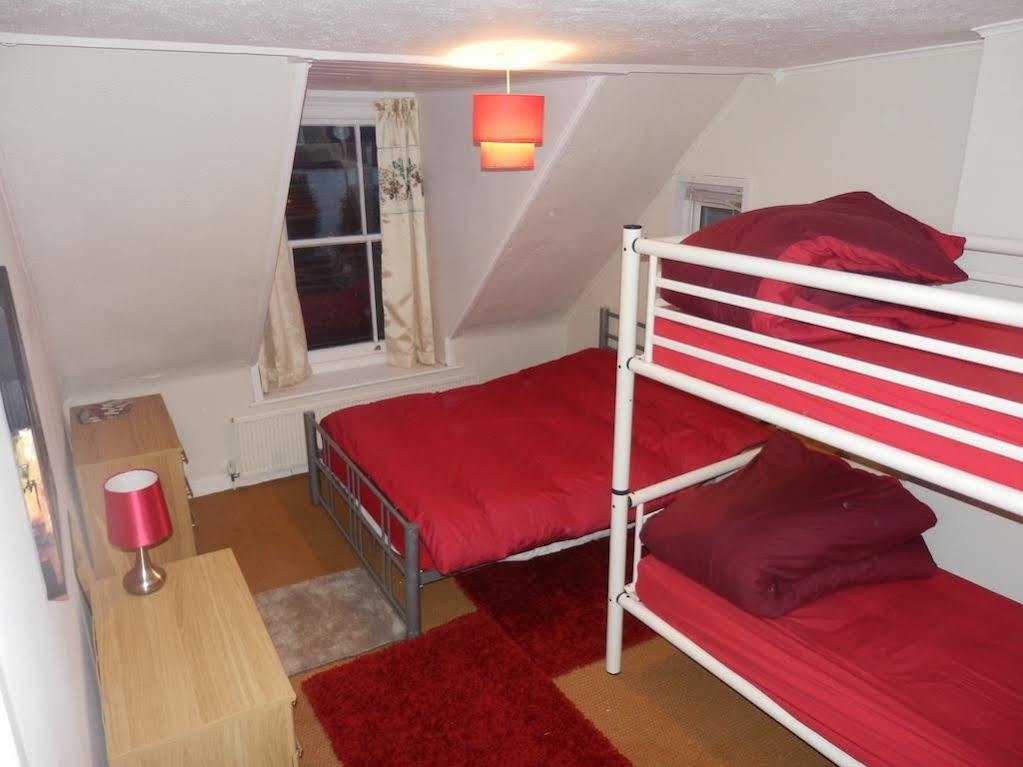Ocean Backpackers Self-Catering Hostel 일프러컴 외부 사진