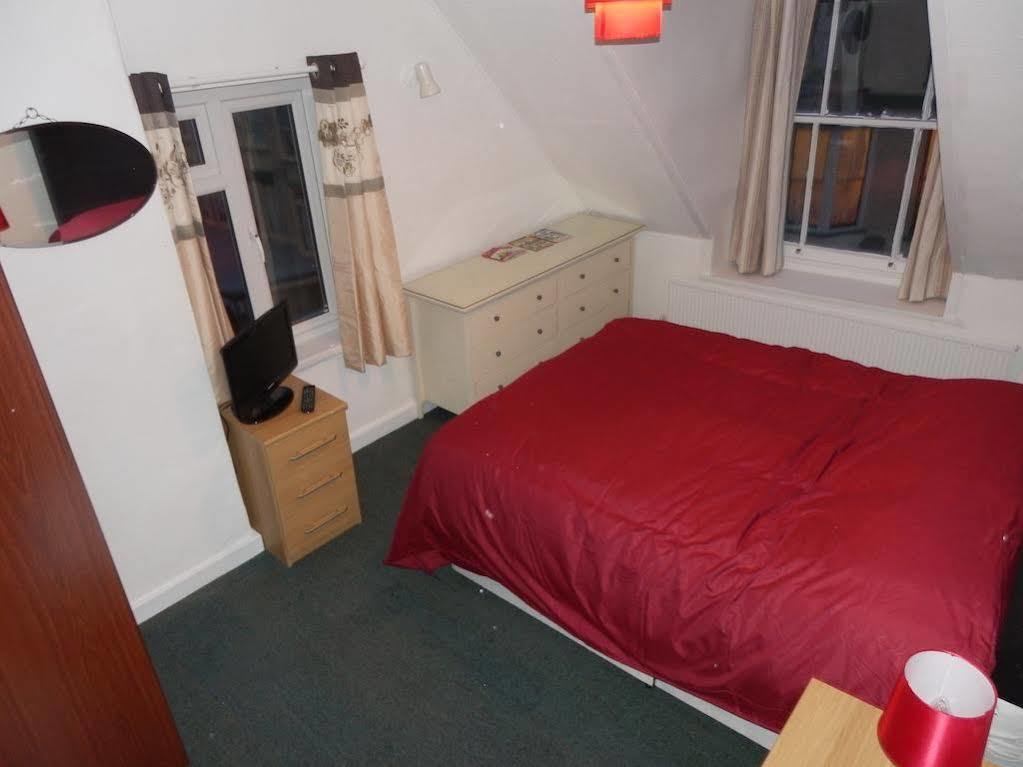 Ocean Backpackers Self-Catering Hostel 일프러컴 외부 사진
