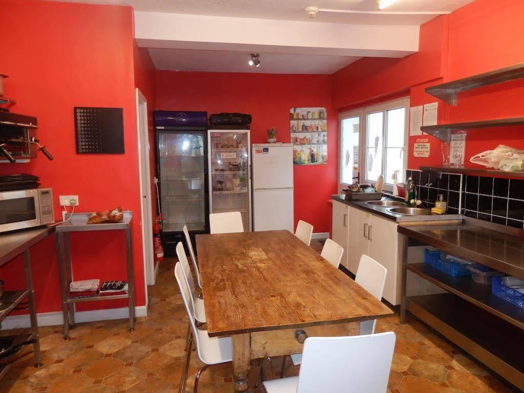 Ocean Backpackers Self-Catering Hostel 일프러컴 외부 사진