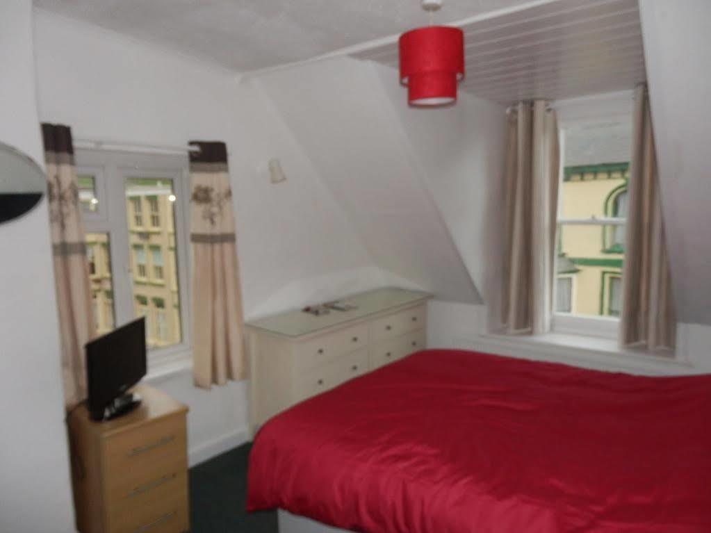 Ocean Backpackers Self-Catering Hostel 일프러컴 외부 사진