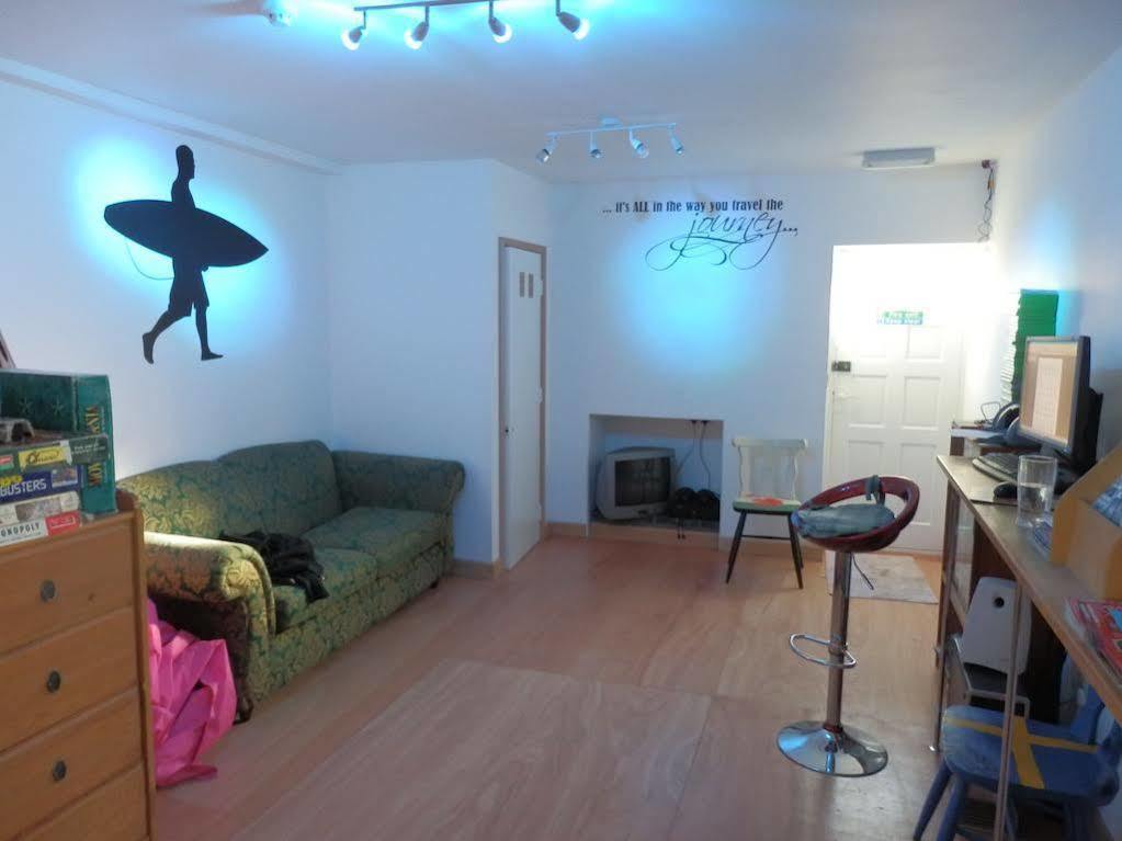 Ocean Backpackers Self-Catering Hostel 일프러컴 외부 사진