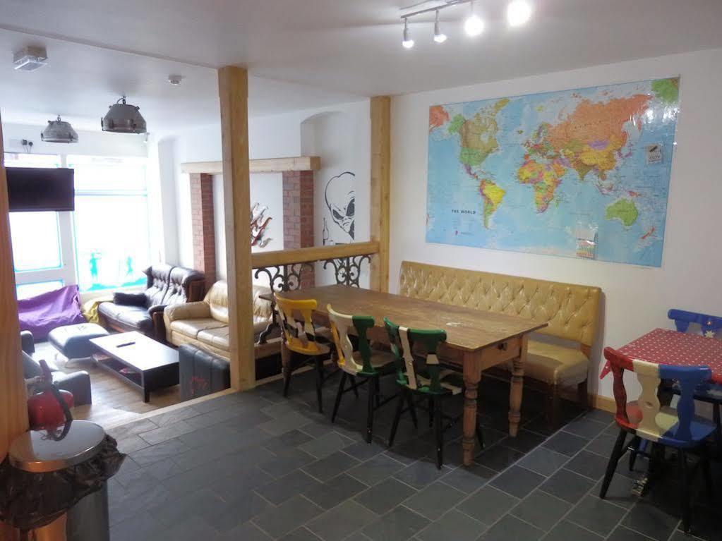 Ocean Backpackers Self-Catering Hostel 일프러컴 외부 사진